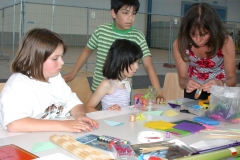 Modellbau-Ausstellung/ Elisabeth u. Wilfried beim Mini-Drachenbau