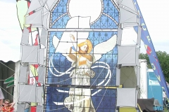 Brie-Comte-Robert/ Aufbau eines Kirchenfensters
