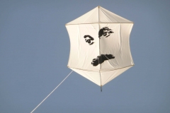 Epi Rokakku mit Georges Brassens-Gesicht