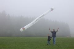 Hütten bei Nebel,